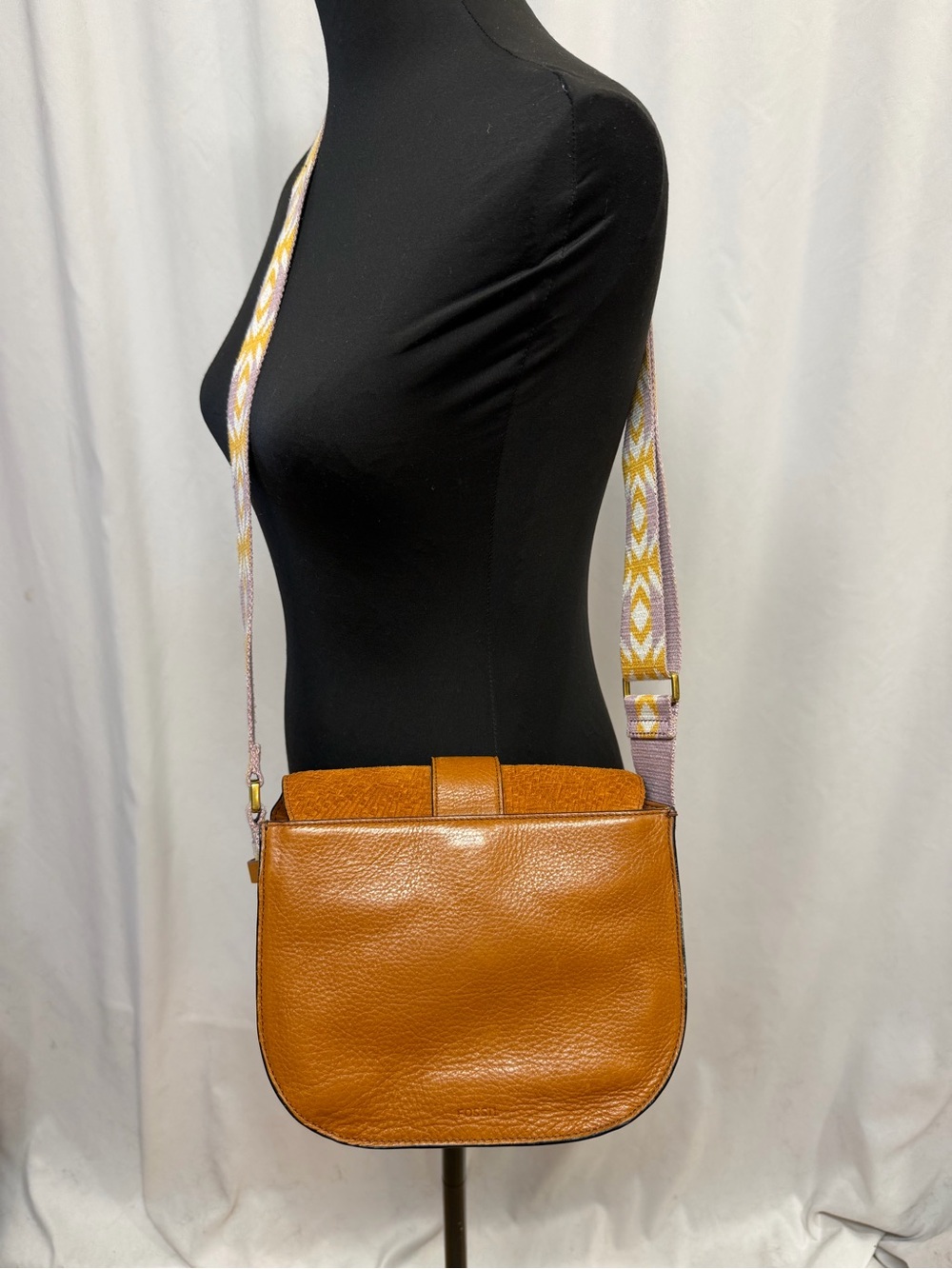 Fossil Leather Crossbody Saddle Bag Tan Woven Flap Adjustable Guitar Strap - Picture 5 of 14